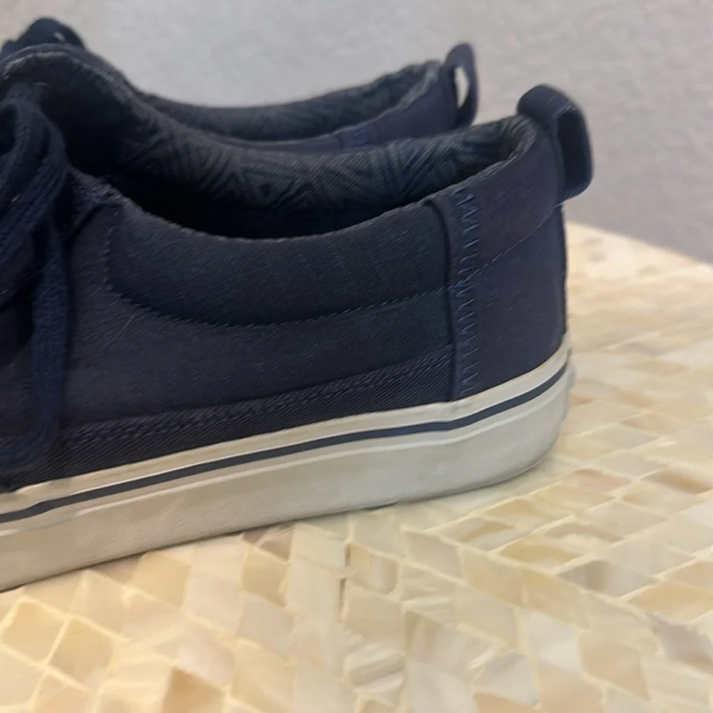 Toms men’s sneakers size 11